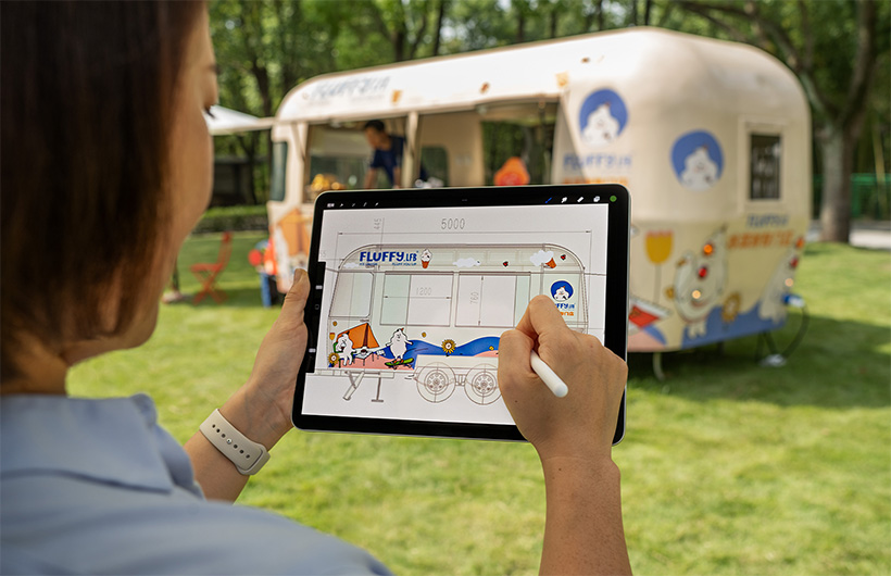  iPad Pro and Apple Pencil allow for fast sketches and designs on the go. 