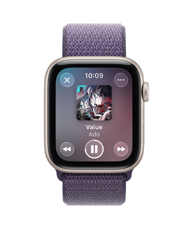 スターライトアルミニウムケースのApple Watch SE 3。メディア再生機能とApple Musicが表示されている。右側面にはDigital Crownがあり、パープルフォグのスポーツバンドが付いている