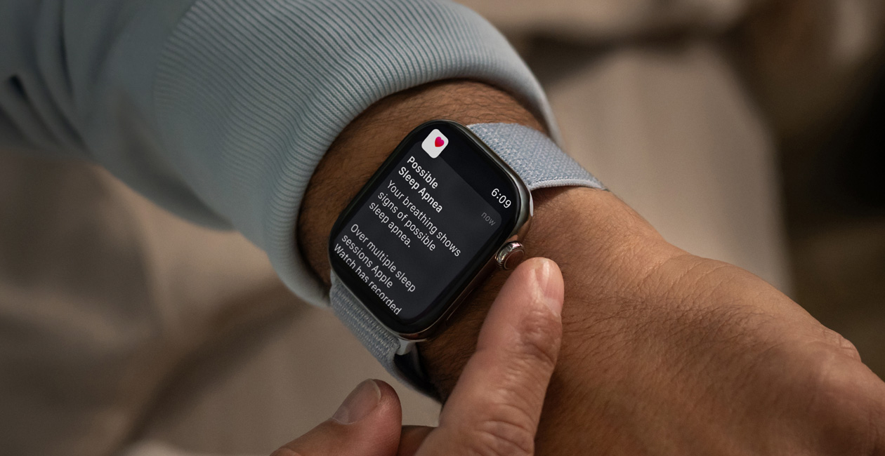 一隻 Apple Watch 顯示着睡眠窒息通知。