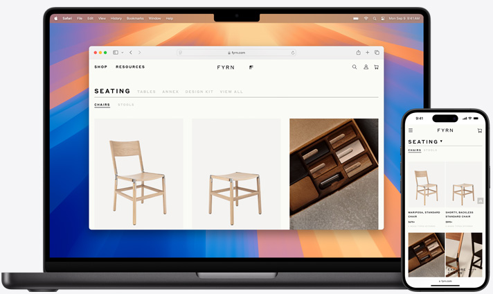 En MacBook och en iPhone med samma Safari-sida öppen på båda skärmarna