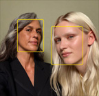 Функцията Center Stage в процес на използване с акцент върху лицата на хората