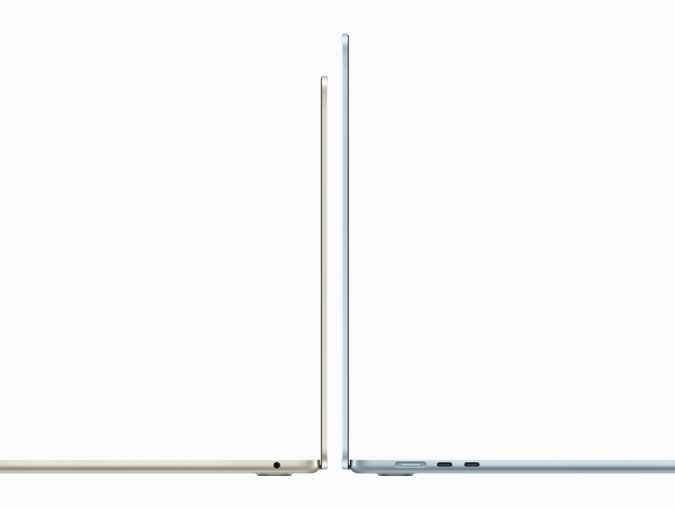 Un MacBook Air 13 pouces et un MacBook Air 15 pouces placés dos à dos, montrant la différence de taille